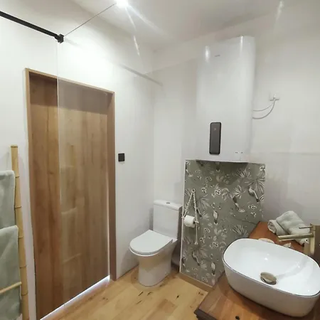 D'hotes Le Chant Des Oiseaux - La Source De Nos Racines - Corps De Ferme Au Coeur Du Parc Naturel De L'avesnois Bed & Breakfast