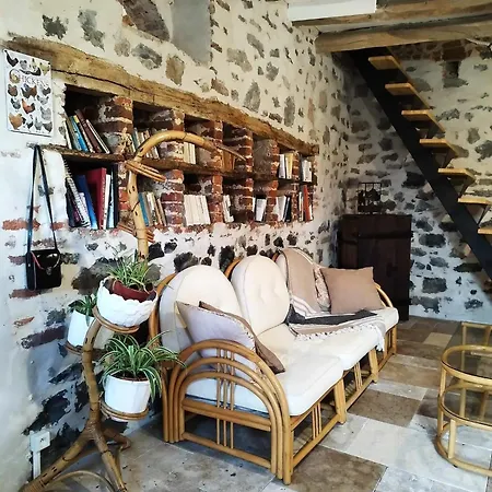 Bed & Breakfast D'hotes Le Chant Des Oiseaux - La Source De Nos Racines - Corps De Ferme Au Coeur Du Parc Naturel De L'avesnois 4*